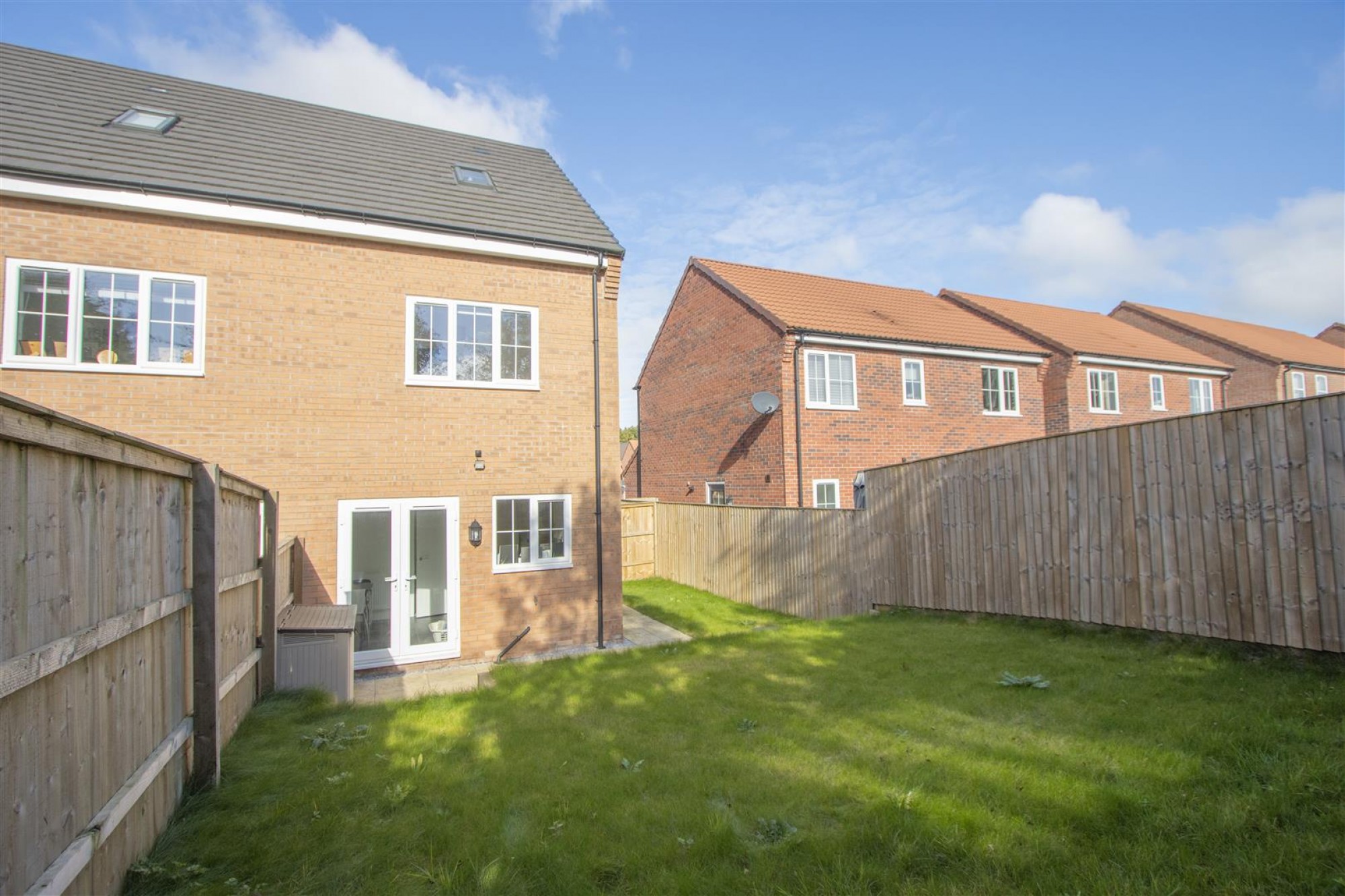 Almond Avenue, Barlborough