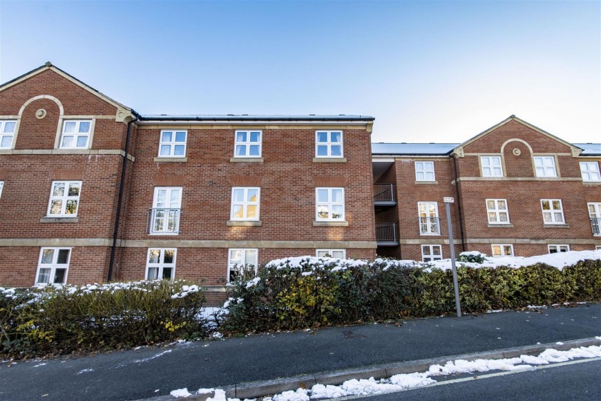 Stirling Court, off Nightingale Close, Chesterfield